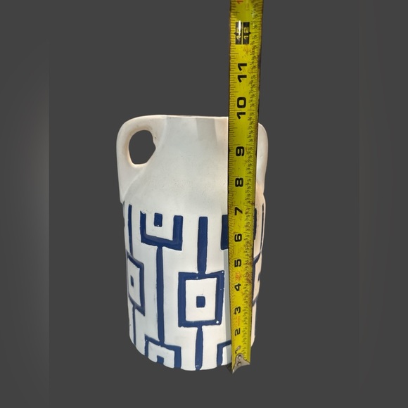 💥 PRICE DROP EUC Beautiful Ceramic Blue • White Vase - Picture 2 of 4